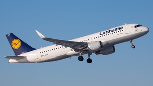 Photo of D-AIUV - Airbus A320-214 operated by Lufthansa