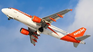 Photo of G-EZTG - Airbus A320-214 operated by easyJet