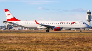 Photo of OE-LWM - Embraer ERJ-195LR operated by Austrian Airlines