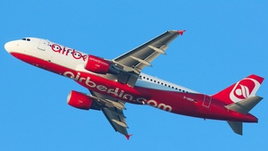Photo of D-ABDP - Airbus A320-214 operated by Air Berlin