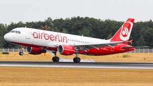 Photo of D-ABFU - Airbus A320-214 operated by Air Berlin