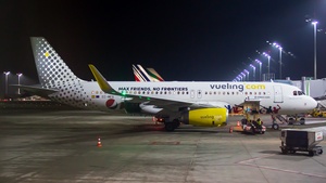 Photo of EC-MEQ - Airbus A320-232 operated by Vueling