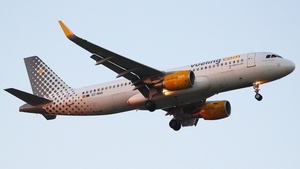 Photo of EC-MAN - Airbus A320-214 operated by Vueling