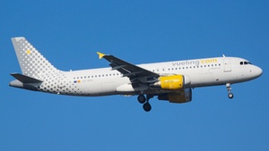 Photo of EC-KDH - Airbus A320-214 operated by Vueling