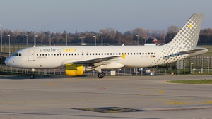 Photo of EC-JZI - Airbus A320-214 operated by Vueling