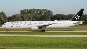 Photo of N76055 - Boeing 767-424(ER) operated by United Airlines