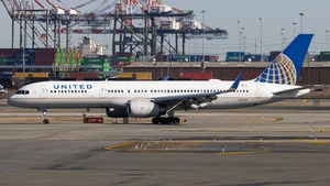 Photo of N17104 - Boeing 757-224 operated by United Airlines