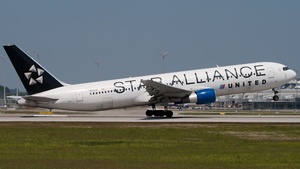 Photo of N653UA - Boeing 767-322(ER) operated by United Airlines
