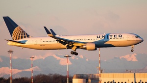 Photo of N677UA - Boeing 767-322(ER) operated by United Airlines