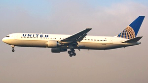 Photo of N663UA - Boeing 767-322(ER) operated by United Airlines