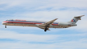 Photo of N561AA - McDonnell Douglas MD-82 operated by American Airlines