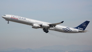 Photo of B-6053 - Airbus A340-642 operated by China Eastern Airlines