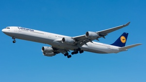 Photo of D-AIHH - Airbus A340-642 operated by Lufthansa