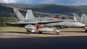 Photo of 188923 - McDonnell Douglas CF-188B Hornet operated by Royal Canadian Air Force