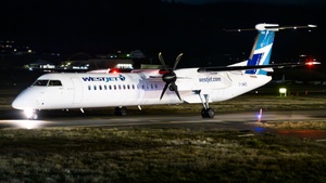Photo with serial 4576 - Bombardier DHC-8-402 Dash 8 Q400