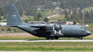 Photo of 130335 - Lockheed CC-130H Hercules operated by Royal Canadian Air Force