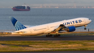Photo of N206UA - Boeing 777-222(ER) operated by United Airlines