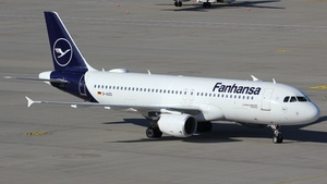 Photo of D-AIZG - Airbus A320-214 operated by Lufthansa