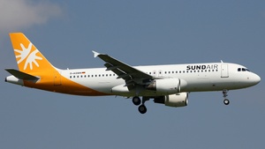 Photo of D-ASMR - Airbus A320-214 operated by Sundair
