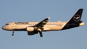 Photo of D-AIQW - Airbus A320-211 operated by Lufthansa