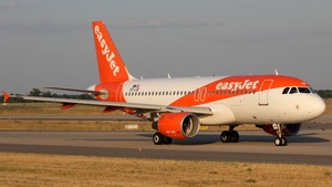 Photo of OE-LQE - Airbus A319-111 operated by easyJet Europe