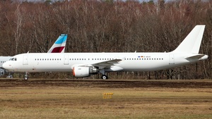 Photo of D-AEUC - Airbus A321-211 operated by Eurowings