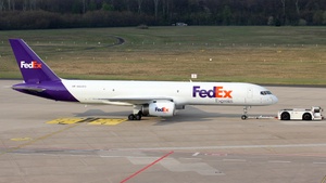 Photo of N923FD - Boeing 757-28A(SF) operated by FedEx