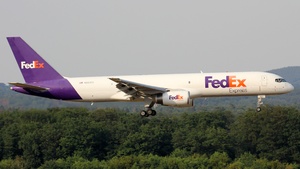 Photo of N923FD - Boeing 757-28A(SF) operated by FedEx