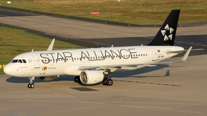 Photo of CS-TNP - Airbus A320-214 operated by TAP Air Portugal