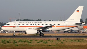 Photo of 15+01 - Airbus A319-133(CJ) operated by German Air Force