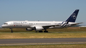 Photo of N722TW - Boeing 757-231 operated by Delta Air Lines