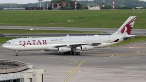 Photo of A7-AAH - Airbus A340-313 operated by Qatar Amiri Flight