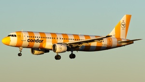 Photo of D-ATCH - Airbus A320-212 operated by Condor