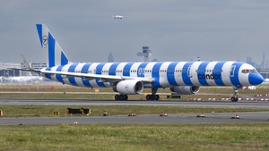 Photo of D-ABOI - Boeing 757-330 operated by Condor