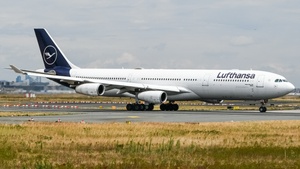 Photo of D-AIFE - Airbus A340-313 operated by Lufthansa