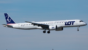 Photo of SP-LEB - Embraer ERJ-195-E2 operated by LOT Polish Airlines