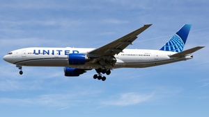 Photo of N216UA - Boeing 777-222(ER) operated by United Airlines