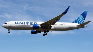 Photo of N670UA - Boeing 767-322(ER) operated by United Airlines