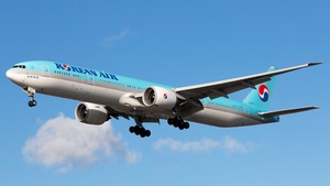 Photo of HL8010 - Boeing 777-3B5(ER) operated by Korean Air