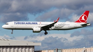 Photo of TC-LTR - Airbus A321-271NX operated by Turkish Airlines
