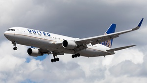 Photo of N684UA - Boeing 767-3CB(ER) operated by United Airlines