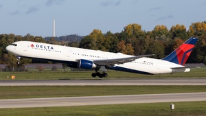Photo of N826MH - Boeing 767-432(ER) operated by Delta Air Lines