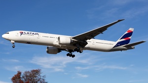 Photo of PT-MUE - Boeing 777-32W(ER) operated by LATAM Airlines Brasil