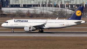 Photo of D-AIUZ - Airbus A320-214 operated by Lufthansa