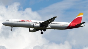 Photo of EC-HUI - Airbus A321-212 operated by Iberia