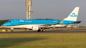 Photo of PH-EXS - Embraer ERJ-175STD operated by KLM Cityhopper