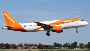 Photo of G-EZTT - Airbus A320-214 operated by easyJet
