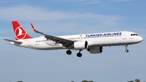 Photo of TC-LSC - Airbus A321-271NX operated by Turkish Airlines