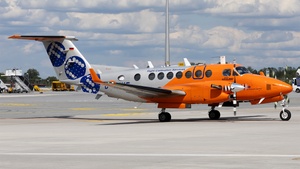 Photo of D-CFME - Beechcraft B300 Super King Air 350 operated by FCS Flight Calibration Services