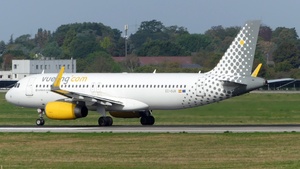 Photo of EC-OJH - Airbus A320-232 operated by Vueling